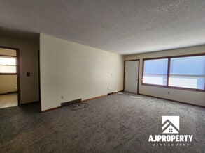 3305 S Elmwood Ave in Sioux Falls, SD - Building Photo - Building Photo