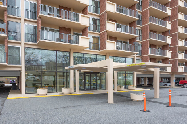 The Horizon House in Arlington, VA - Building Photo - Building Photo