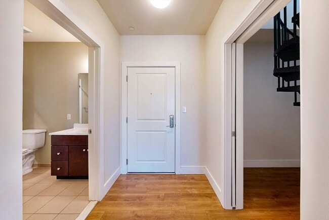 352 Cambridge St, Unit 403 in Boston, MA - Foto de edificio - Building Photo