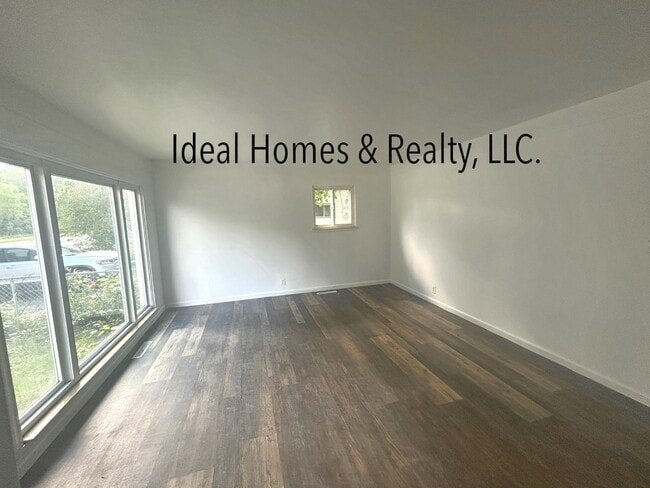 901 Hemphill Rd in Flint, MI - Building Photo - Building Photo