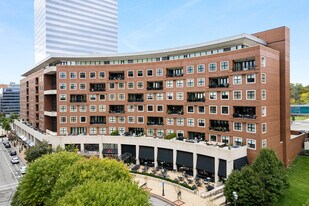 The Crescent in Clayton, MO - Building Photo