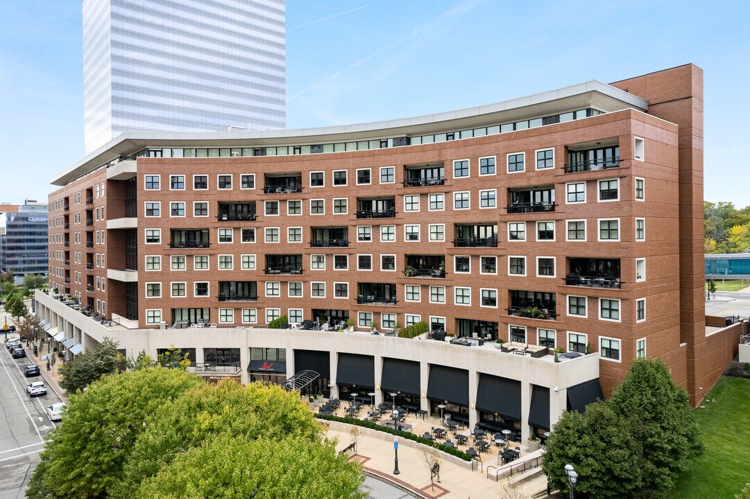 The Crescent in Clayton, MO - Building Photo