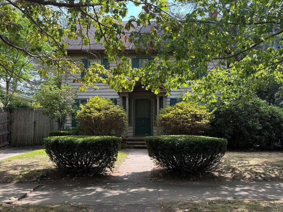 139 W Park Ave in New Haven, CT - Building Photo