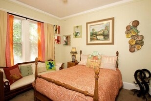 The Lindsay Furnished Apartments in Stockton, CA - Building Photo