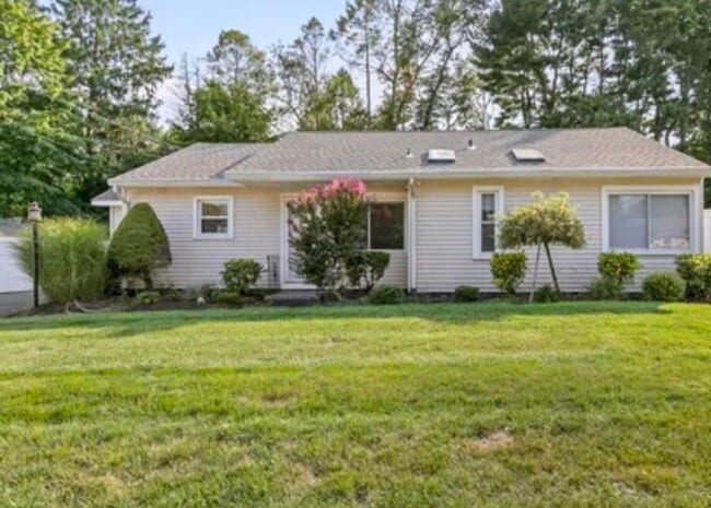4 Hellstrom Rd
