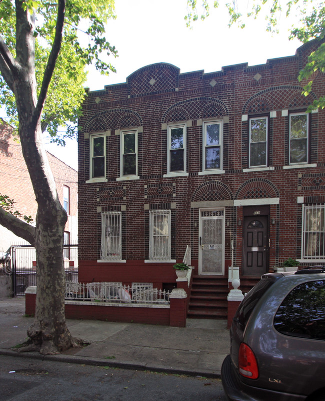 665 Wyona St in Brooklyn, NY - Building Photo - Building Photo