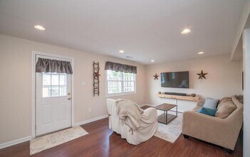 1746 Springfield Ln in Frederick, MD - Building Photo - Building Photo