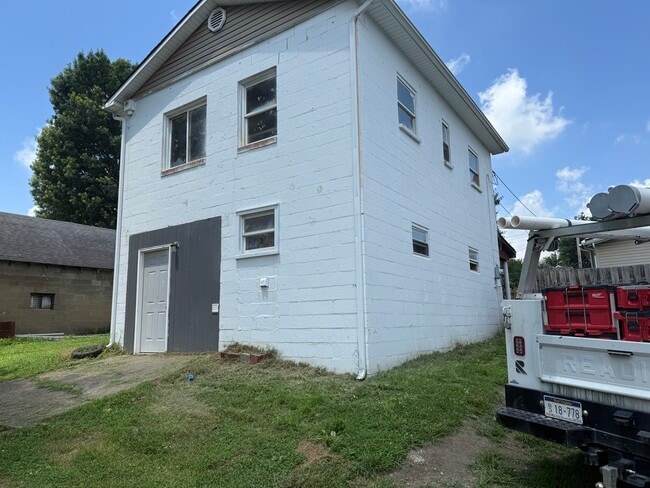 property at 1915 2nd St