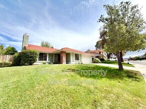 45680 Clubhouse Dr in Temecula, CA - Foto de edificio - Building Photo