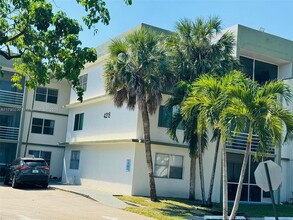 4215 N University Dr in Sunrise, FL - Building Photo - Building Photo