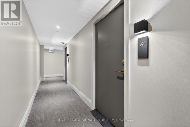 2 Manderley Dr in Toronto, ON - Building Photo - Building Photo