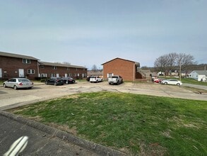 2212 36th St in Parkersburg, WV - Building Photo - Building Photo