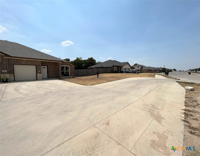 201 Sladecek Dr in Killeen, TX - Building Photo - Building Photo