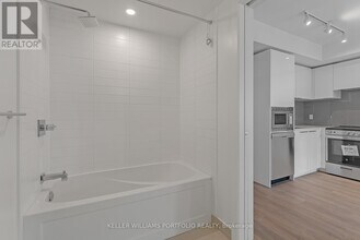 501 Yonge St in Toronto, ON - Building Photo - Building Photo