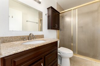 2348 W Laurel Ln in Phoenix, AZ - Foto de edificio - Building Photo