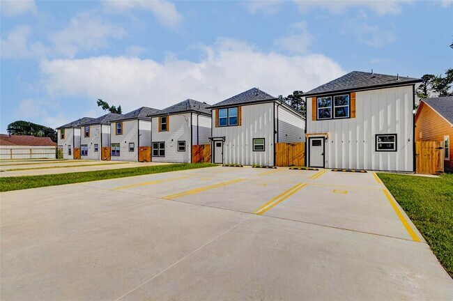 8218 Bigwood St in Houston, TX - Building Photo - Building Photo