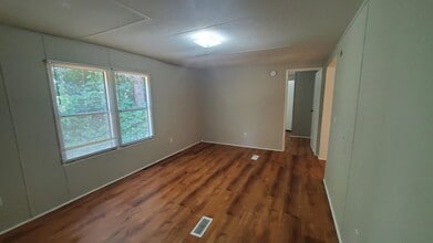 4221 Holcomb Cir in Flowery Branch, GA - Building Photo - Building Photo