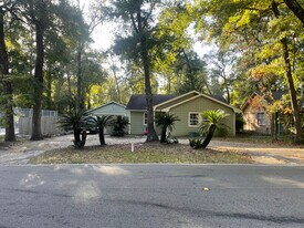 175 Thunderbird Dr in Conroe, TX - Building Photo