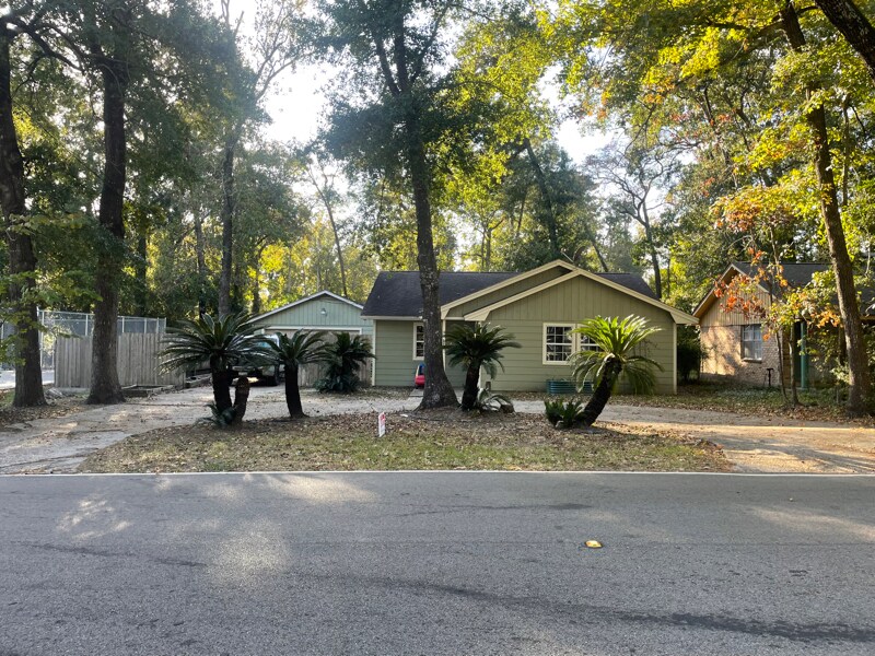 175 Thunderbird Dr in Conroe, TX - Building Photo