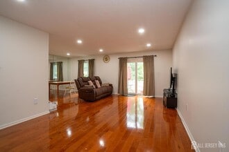 16 Thoreau Dr in Plainsboro, NJ - Building Photo - Building Photo