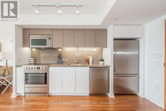 85-3685 Queens Wharf Rd in Toronto, ON - Building Photo - Building Photo