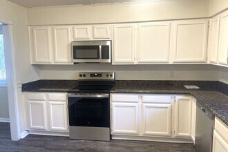 1819 Pilgrims Point Dr in Friendswood, TX - Building Photo - Building Photo