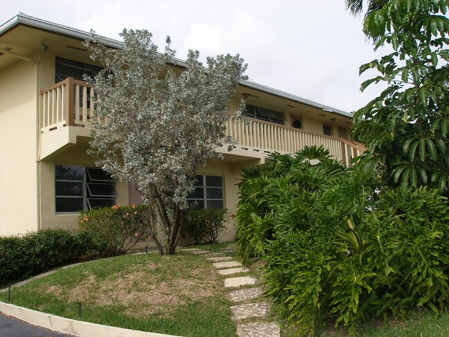 Garden Villa Apartments in Fort Lauderdale, FL - Foto de edificio - Building Photo