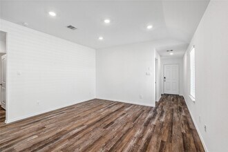 5930 Hampton Vly Dr in Spring, TX - Building Photo - Building Photo