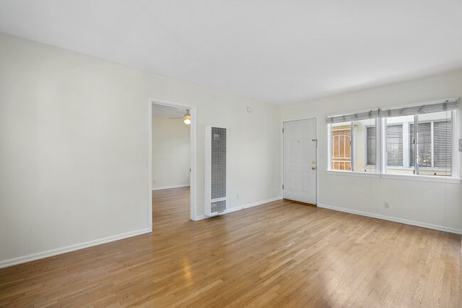 4820 Inglewood Blvd, Unit Back Unit in Culver City, CA - Foto de edificio - Building Photo