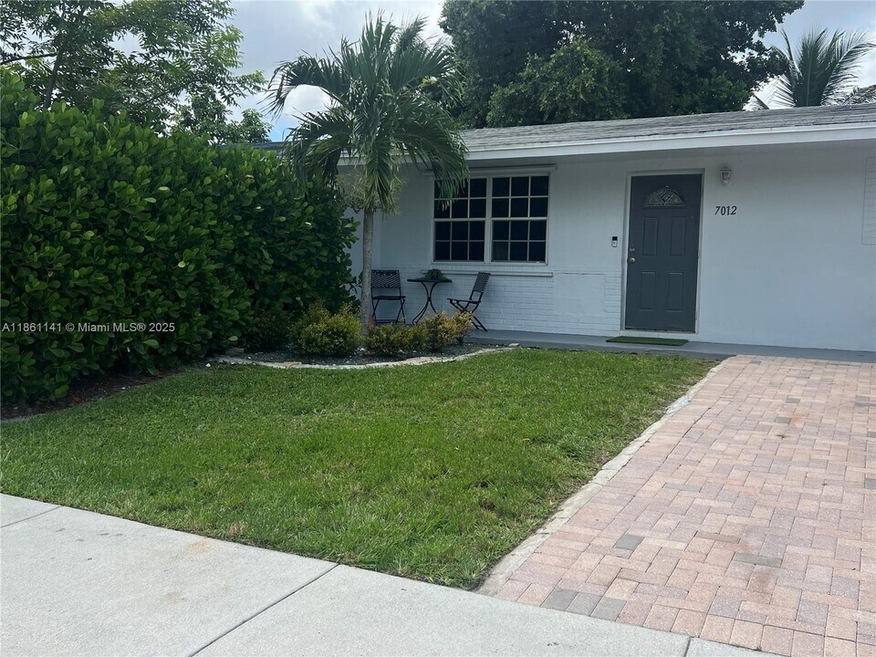 7012 SW 19th St in Pompano Beach, FL - Building Photo