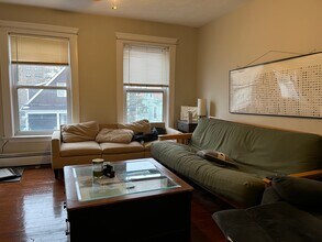 21 Victoria St, Unit 3 in Somerville, MA - Foto de edificio - Building Photo