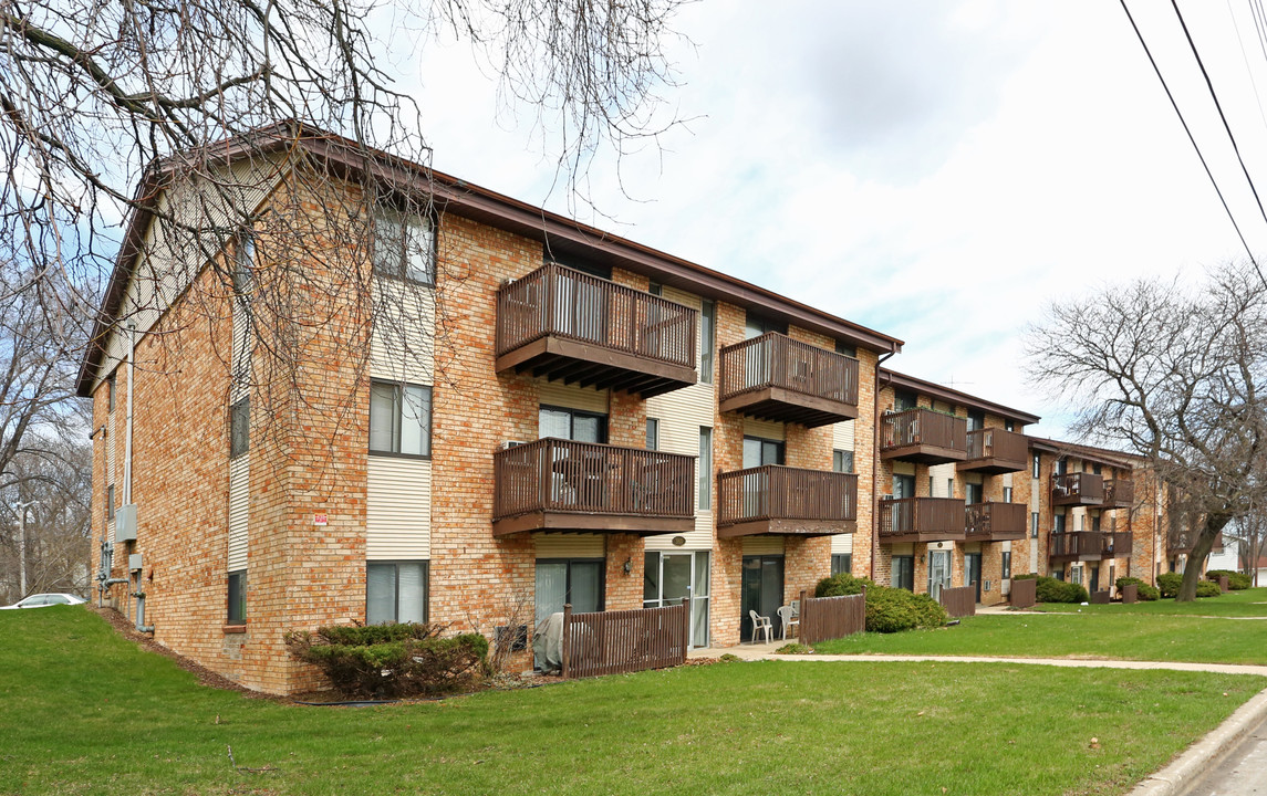 Gardendale Apartments in Milwaukee, WI - Foto de edificio