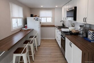 71 E Lido Promenade in Lindenhurst, NY - Building Photo - Building Photo