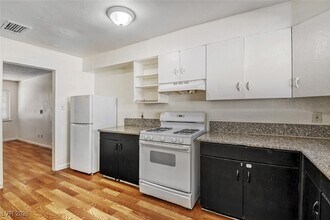 214 George Pl in Las Vegas, NV - Building Photo - Building Photo
