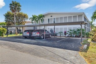 330 Tudor Dr in Cape Coral, FL - Building Photo