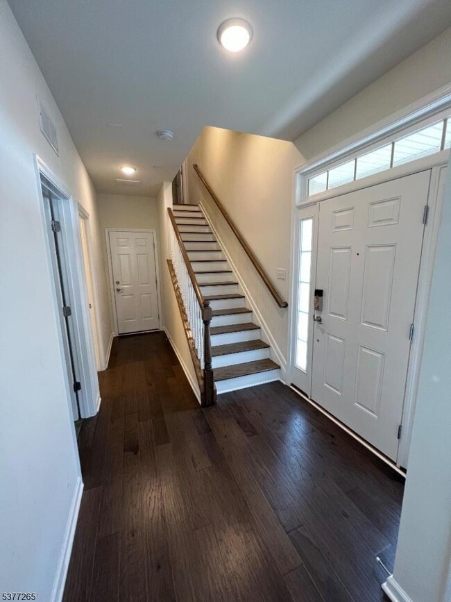 33 Braeburn Ct in Livingston, NJ - Building Photo - Building Photo