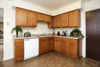 Hampton Park Apartments in Valparaiso, IN - Building Photo - Interior Photo