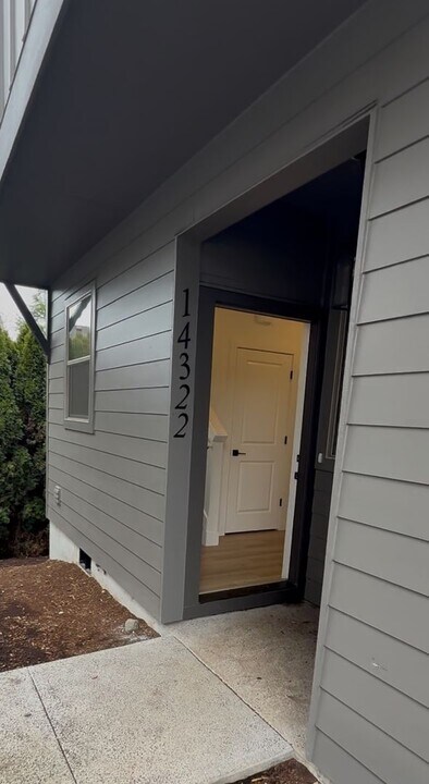 14322 SE Ridgecrest Rd in Happy Valley, OR - Building Photo