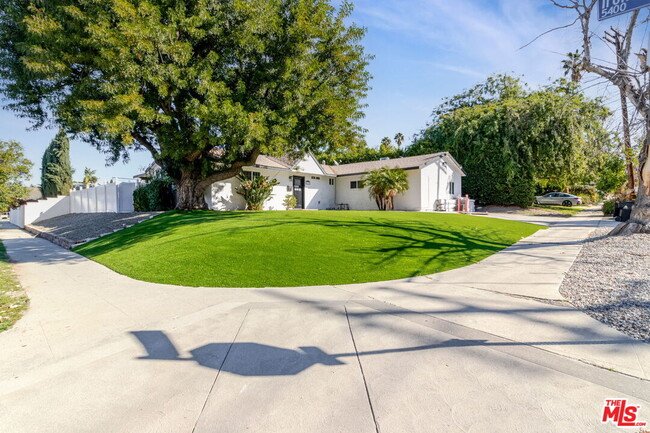 20771 Clark St in Los Angeles, CA - Building Photo - Building Photo