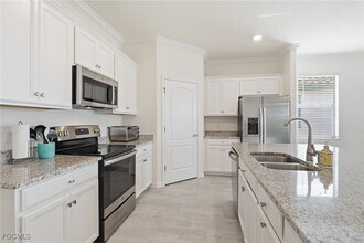 12020 Arbor Trace Dr in Ft. Myers, FL - Foto de edificio - Building Photo