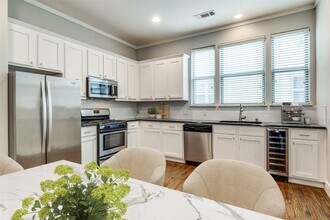 4323 Dickason Ave, Unit 10 in Dallas, TX - Building Photo - Building Photo