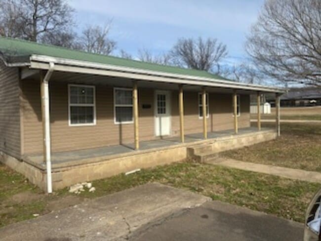 317 W Ash St in Stilwell, OK - Building Photo - Building Photo