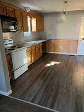 109 S 6th St in Austin, IN - Foto de edificio - Building Photo