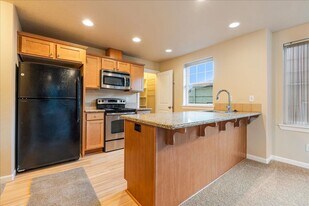 4534 S Water Ave in Portland, OR - Building Photo