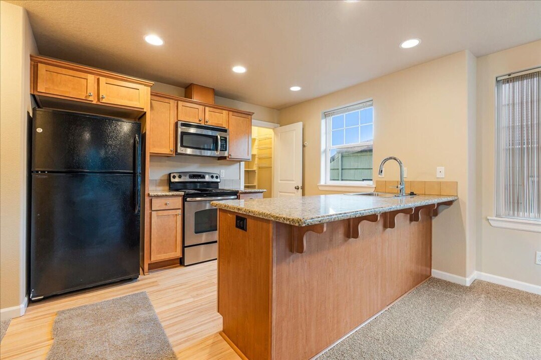 4534 S Water Ave in Portland, OR - Building Photo