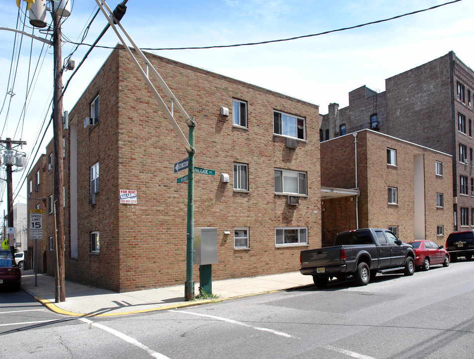 3326-3332 Palisade Ave in Union City, NJ - Building Photo