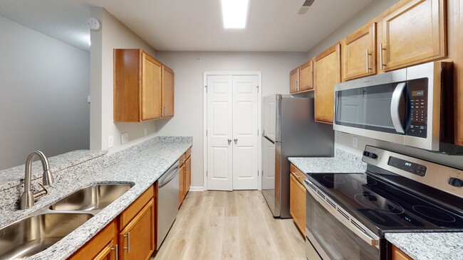 Lakeview Apartments in Fort Mill, SC - Building Photo - Building Photo