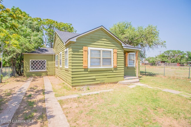 1408 24th St in Lubbock, TX - Building Photo - Building Photo