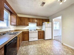 1174 Ridgecrest Ln SE in Smyrna, GA - Foto de edificio - Building Photo