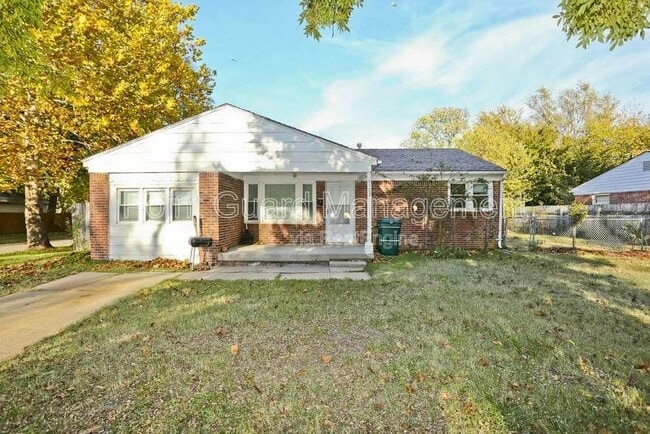 property at 1102 E Donnell Ave